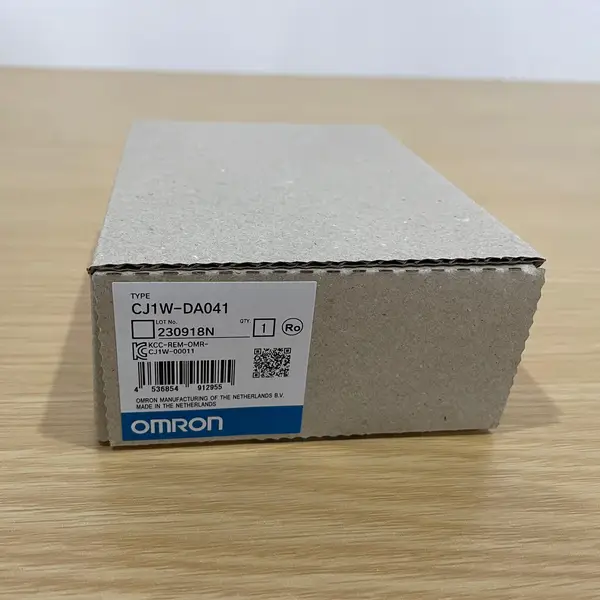Omron CJ1W-DA041 Analog Output Unit 4-Channel Voltage/Current — front view