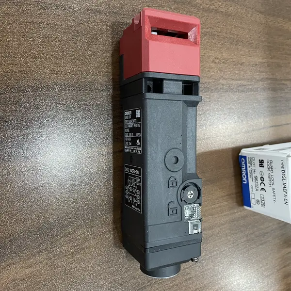 Omron D4SL-N4EFA-DN Safety Door Switch with Lock — front view