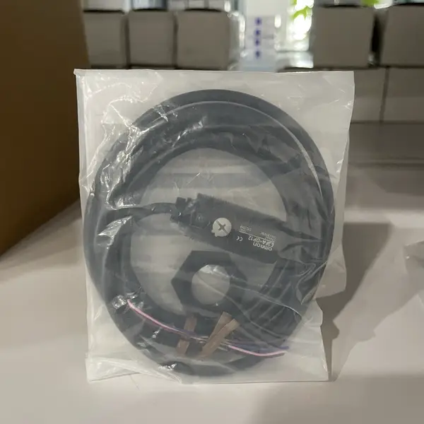 Omron E3FA-DP12 Diffuse Photoelectric Sensor 100mm PNP M12 IP67/IP69K — front view