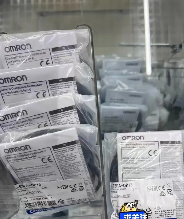 Omron E3FA-DP13 Diffuse Photoelectric Sensor 100mm NPN M12 4-pin IP69K — front view
