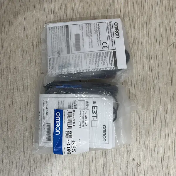 Omron E3T-FL22 Through-Beam Fiber Optic Unit for E3T Amplifier — front view