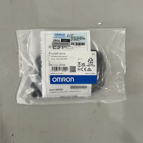 Omron E3T-ST13 Through-Beam Photoelectric Sensor Ultra-Compact 2.5m — front view