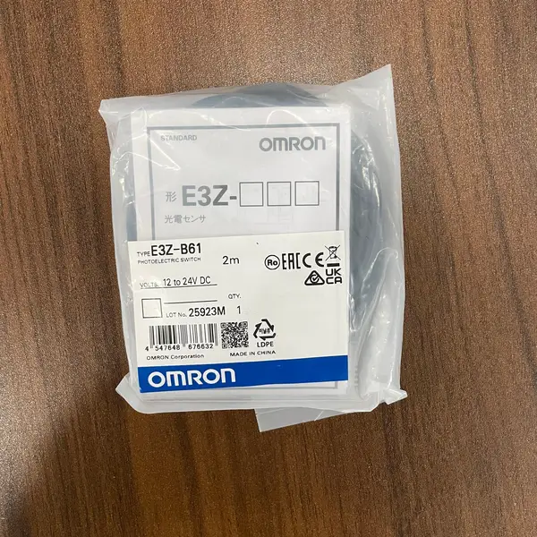 Omron E3Z-B61 2M Background Suppression Photoelectric Sensor 20-80mm NPN — front view