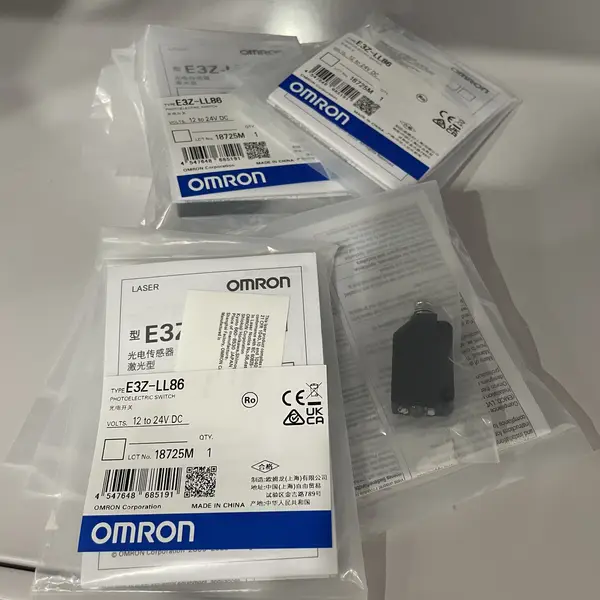 Omron E3Z-LL86 Long-Distance Laser Photoelectric Sensor 600mm PNP M8 — front view