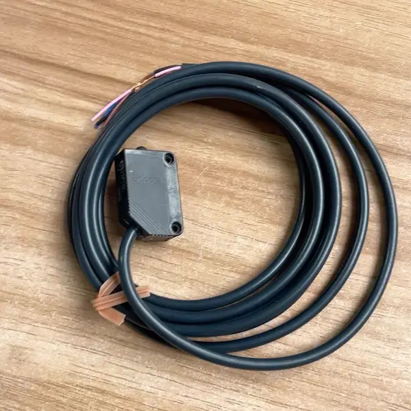 Omron E3Z-LS61 Laser Distance-Settable Photoelectric Sensor 30-100mm NPN — front view