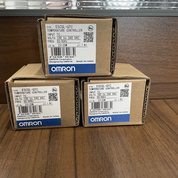 Omron E5CSL-QTC AC100-240 Digital Temperature Controller Simple Type… — front view