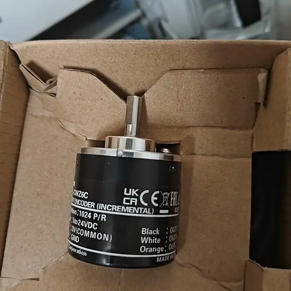 Omron E6B2-CWZ6C Rotary Encoder 600P/R DC5-24V NPN Open Collector Φ40mm — front view