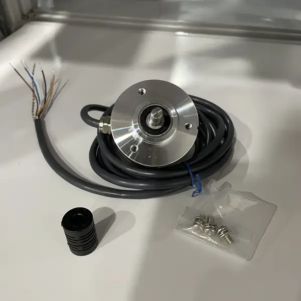Omron E6C2-CWZ5B 100P-R Rotary Encoder 100P/R DC5-24V Voltage Output Φ50mm — front view
