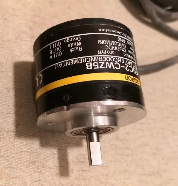 Omron E6C2-CWZ5B 500P-R 2M Rotary Encoder 500P/R DC5-24V Voltage Output 2m Cable — front view