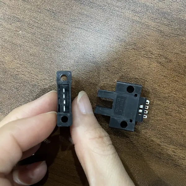 Omron EE-SX670 Micro Photoelectric Sensor Slot 5mm NPN Direct Switching 100mA — front view