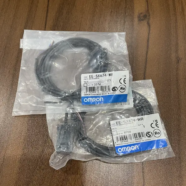 Omron EE-SX674-WR Micro Photoelectric Sensor Slot 5mm NPN Connector Selectable — front view
