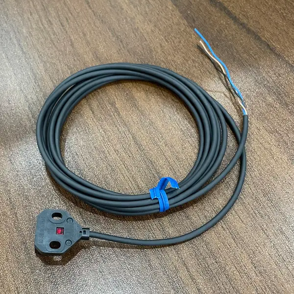Omron EE-SX771A Micro Photoelectric Sensor NPN Compact Design — front view