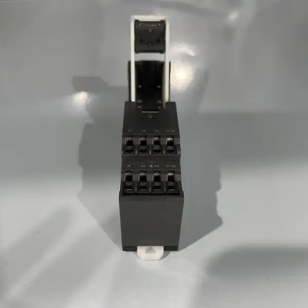 Omron P7SA-10F-ND-PU DC24 Safety Relay Module 24VDC — front view