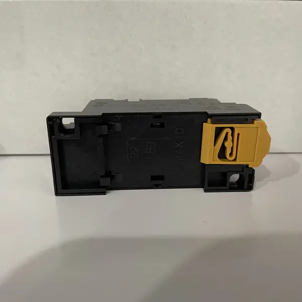Omron PYFZ-14-E Relay Socket Terminal Base — front view