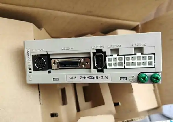 Omron R7D-BP02HH-Z Servo Pack 200W SmartStep 2 Series — front view