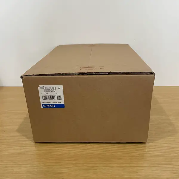 Omron R88M-K2K030H-S2-Z AC Servo Motor 2kW 3000rpm G5 Series Key Shaft Safety — front view
