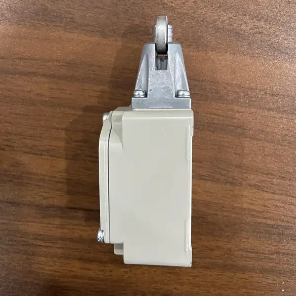 Omron WLD2-Q Limit Switch Rotary Lever — front view
