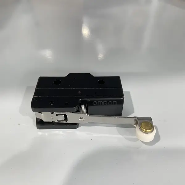 Omron Z-15GW2-B Limit Switch SPDT 15A Roller Lever — front view